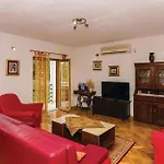 4 Bedroom Cozy In Gruda