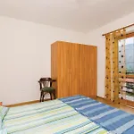 Σπίτι διακοπών 4 Bedroom Cozy In *