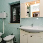 4 Bedroom Cozy In Σπίτι διακοπών Gruda