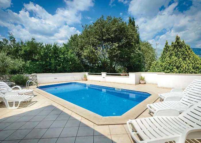 Casa vacanze 4 Bedroom Cozy In Gruda