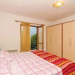 Σπίτι διακοπών 4 Bedroom Cozy In