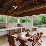 Σπίτι διακοπών 4 Bedroom Cozy In *