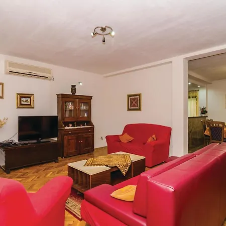 Holiday home 4 Bedroom Cozy In *