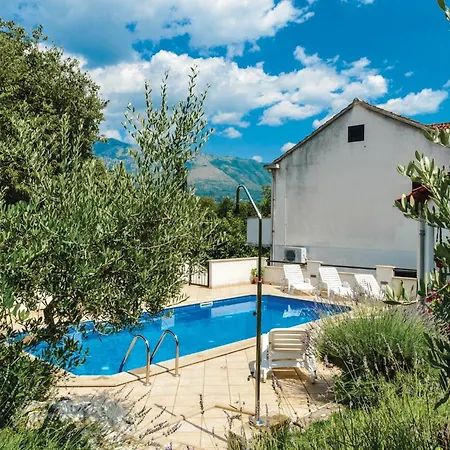 4 Bedroom Cozy In Holiday home