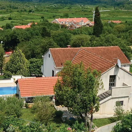 Vakantiehuis 4 Bedroom Cozy In