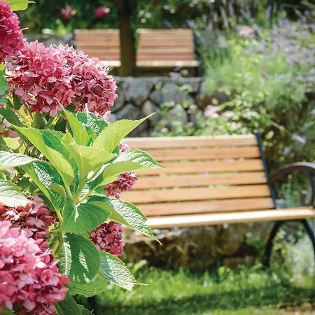 Сasa de vacaciones 4 Bedroom Cozy In