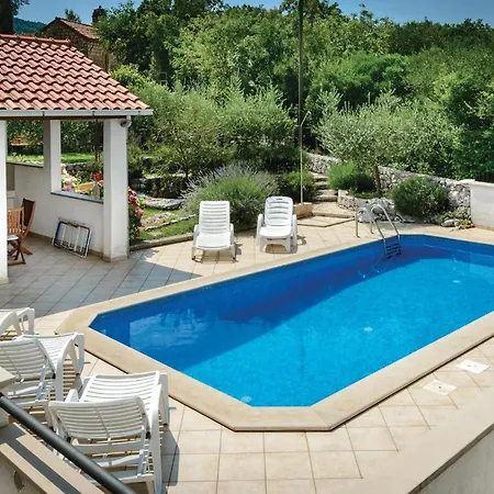 4 Bedroom Cozy In Holiday home *