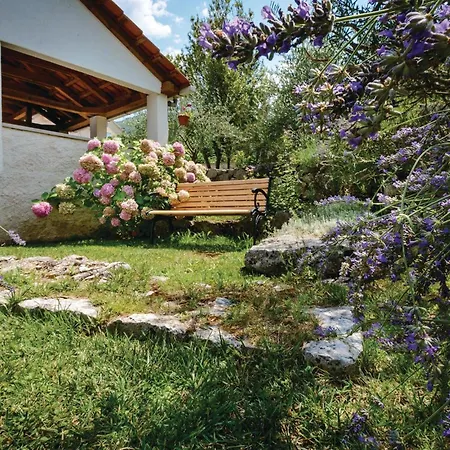 4 Bedroom Cozy In Сasa de vacaciones