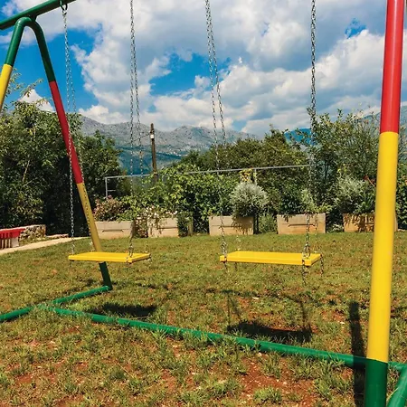 4 Bedroom Cozy In Vakantiehuis