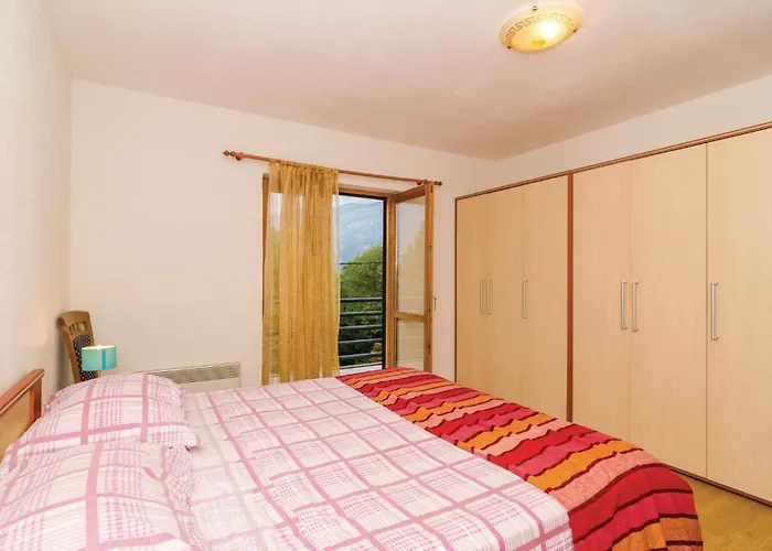 Дом отдыха 4 Bedroom Cozy In