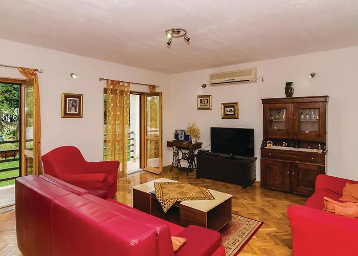 4 Bedroom Cozy In Gruda