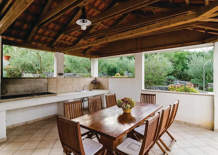 Сasa de vacaciones 4 Bedroom Cozy In *