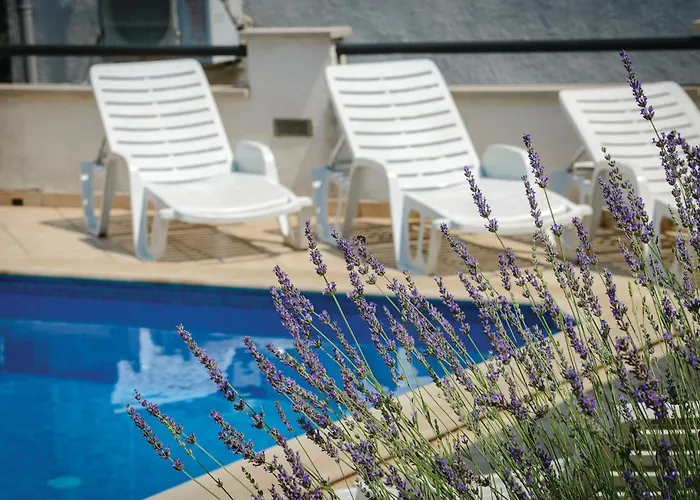 4 Bedroom Cozy In Gruda