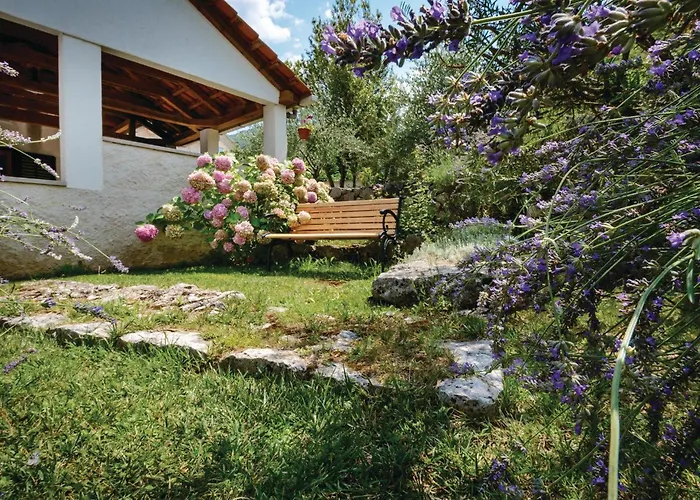 4 Bedroom Cozy In Сasa de vacaciones